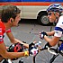 Kim Kirchen und Frank Schleck in der Diskussion vor dem Start der Polen-rundfahrt 2005